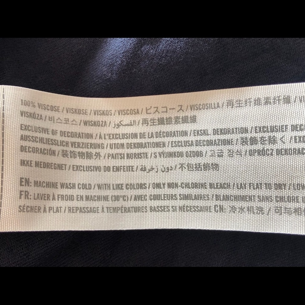π 2/$12 Abercrombie & Fitch Top - Picture 2 of 5